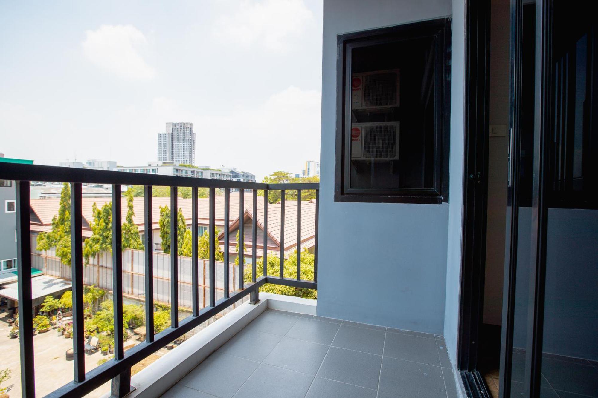Room 36 Service Apartment Bangkok Exterior foto